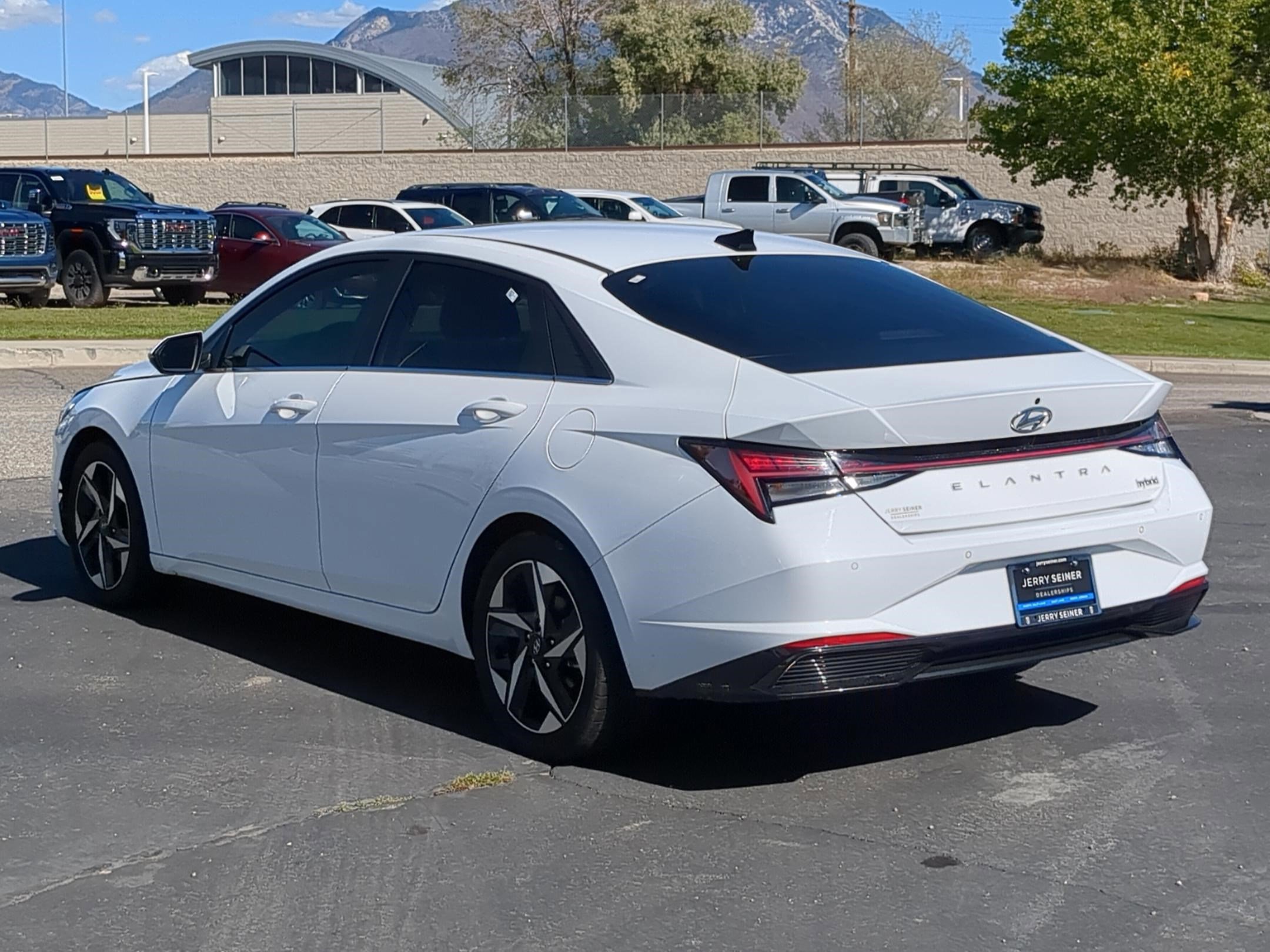 2022 Hyundai Elantra Hybrid Limited photo 3