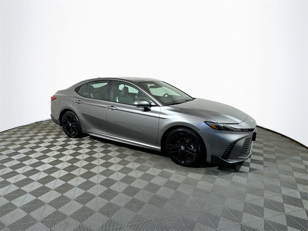 2025 Toyota Camry SE photo 5