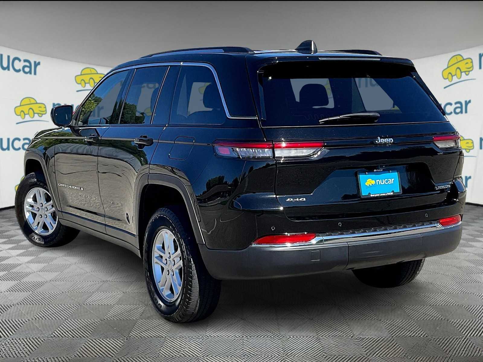 2022 Jeep Grand Cherokee Laredo photo 4
