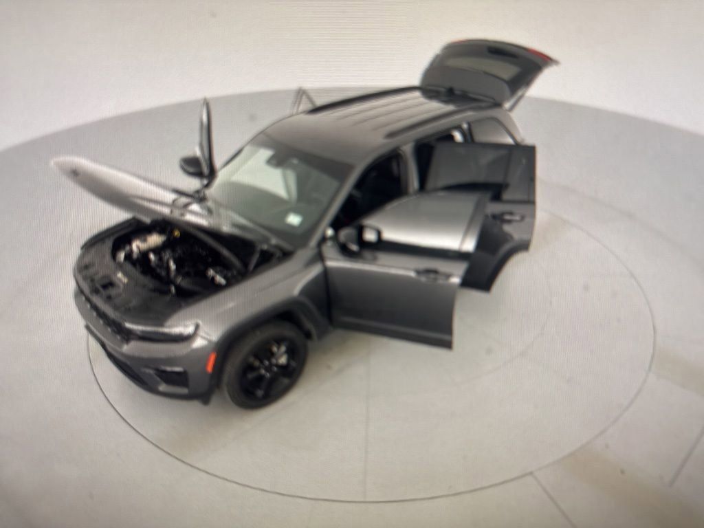 2023 Jeep Grand Cherokee Limited photo 4