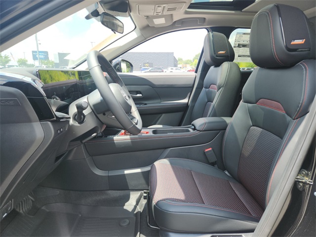 2025 Nissan Kicks SR photo 2