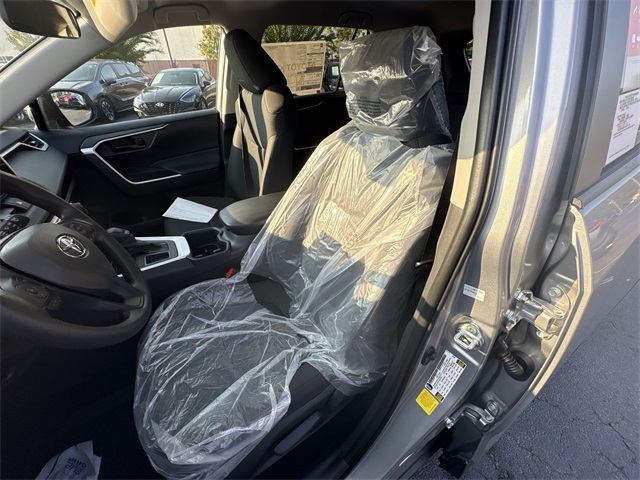2025 Toyota RAV4 LE photo 12
