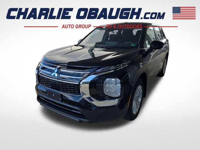 2025 Mitsubishi Outlander ES's photo