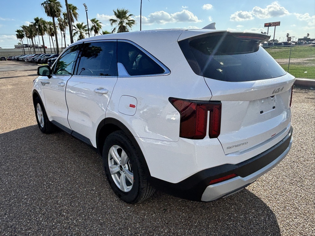 2026 Kia Sorento LX photo 5