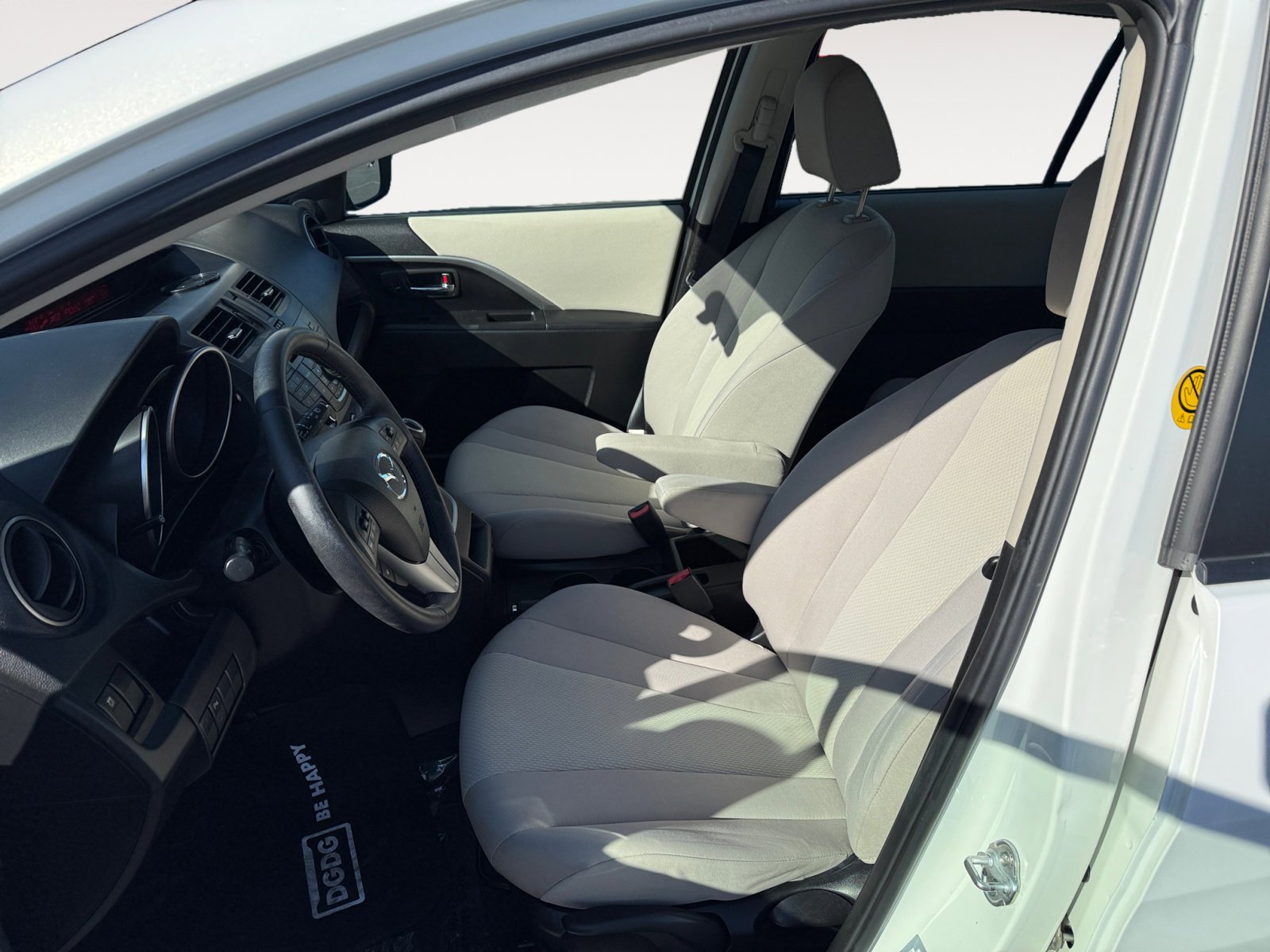2015 Mazda Mazda5 Touring photo 10