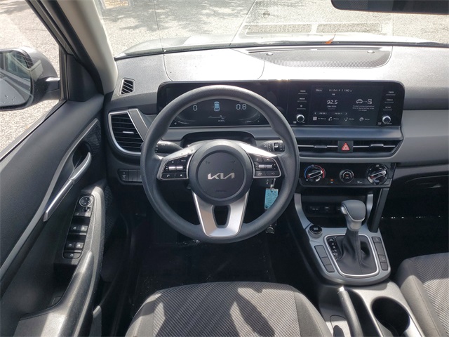 2024 Kia Seltos LX photo 23