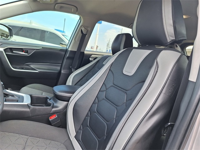2022 Toyota RAV4 XLE photo 8