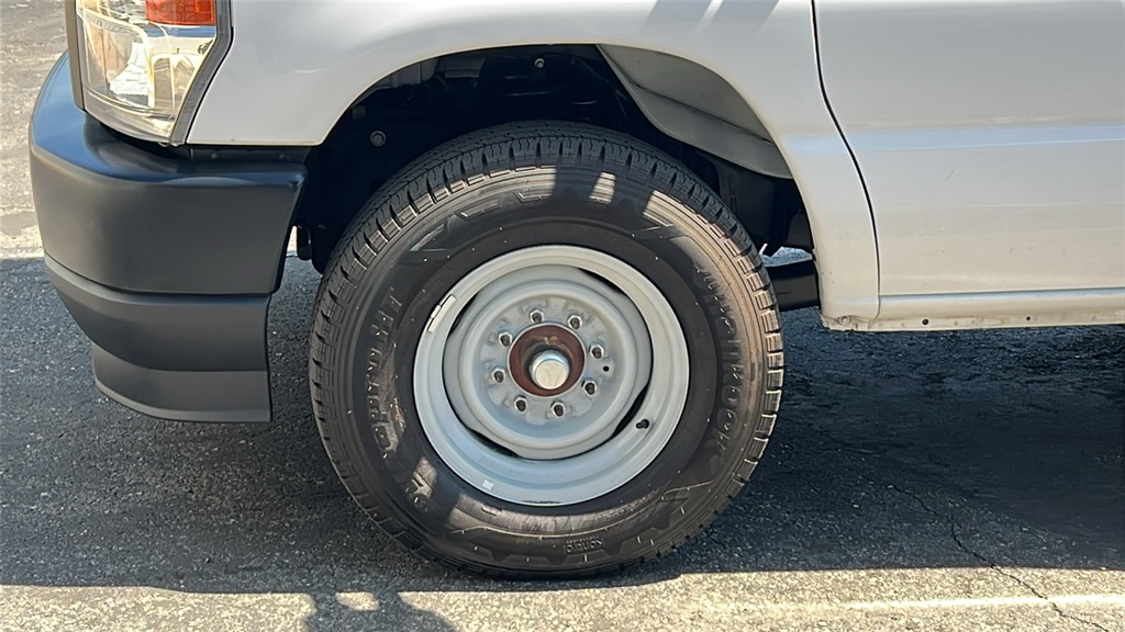 2023 Ford E-350 photo 6