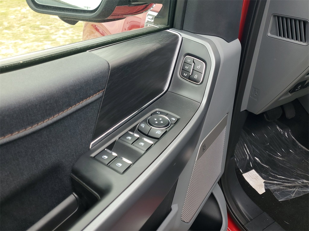 2025 Ford F-150 Lariat photo 6