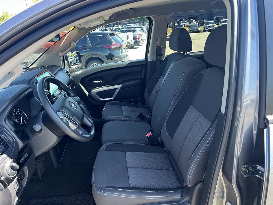 2024 Nissan Titan SV Crew Cab photo 14