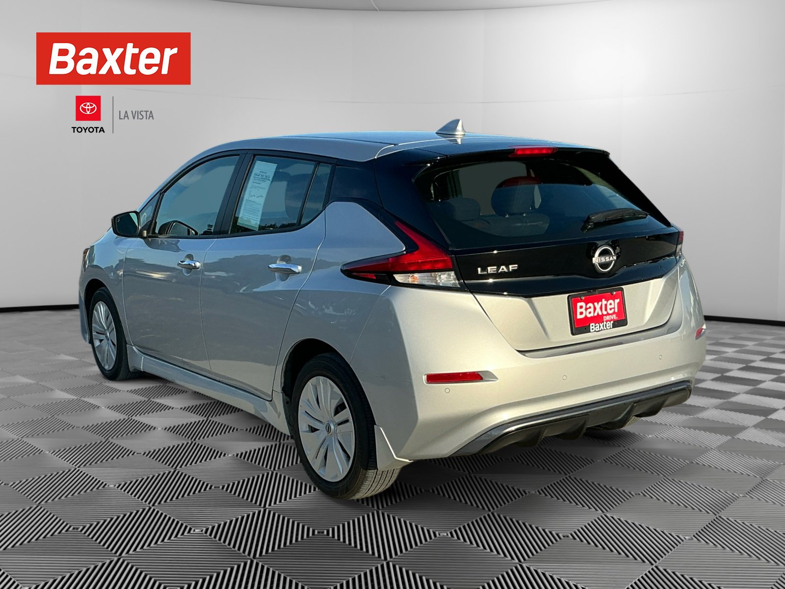 2023 Nissan Leaf S photo 6