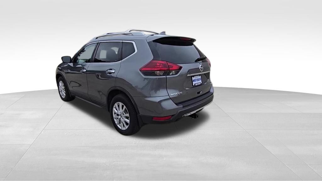 2018 Nissan Rogue SV photo 2