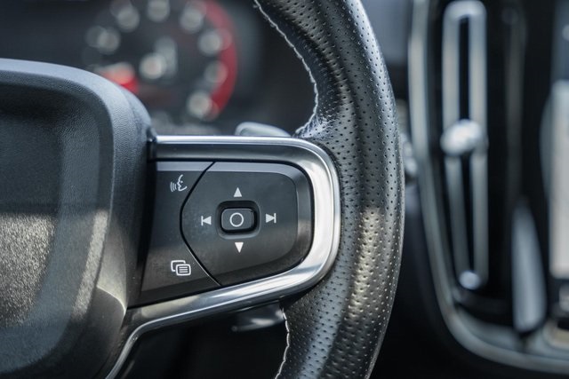 2019 Volvo XC40 R-Design photo 21