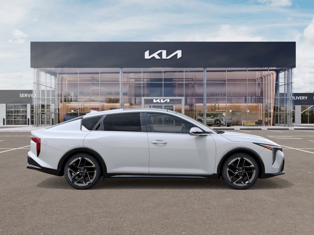 2025 Kia K4 GT-Line photo 7