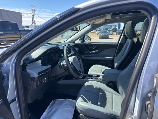 2022 Lincoln Corsair Standard photo 18