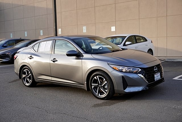 Used 2024 Gray Nissan SV image 5