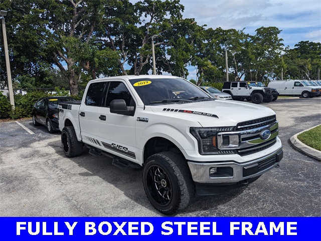 2019 Ford F-150 XLT photo 2