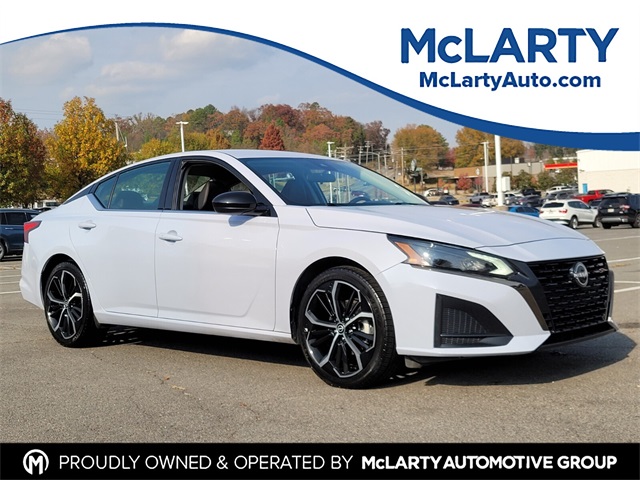 2024 Nissan Altima SR's photo