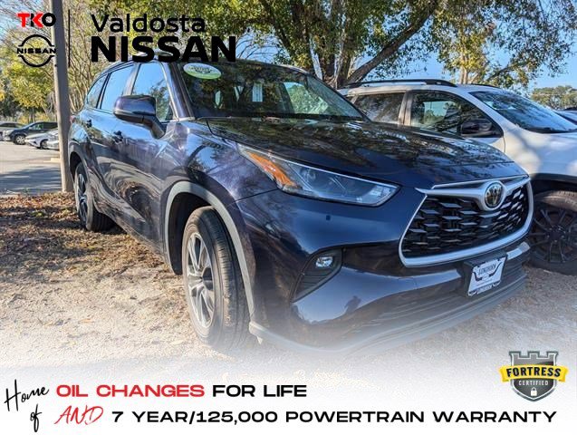 2024 Toyota Highlander LE's photo