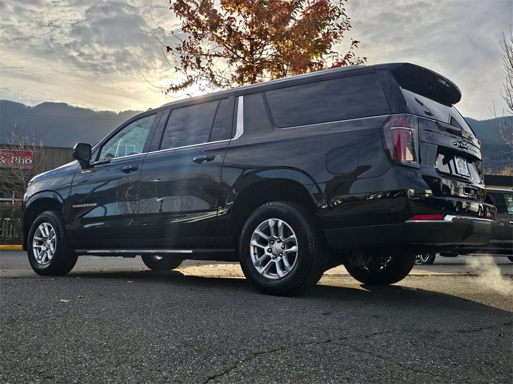 2026 Chevrolet Suburban LS photo 3