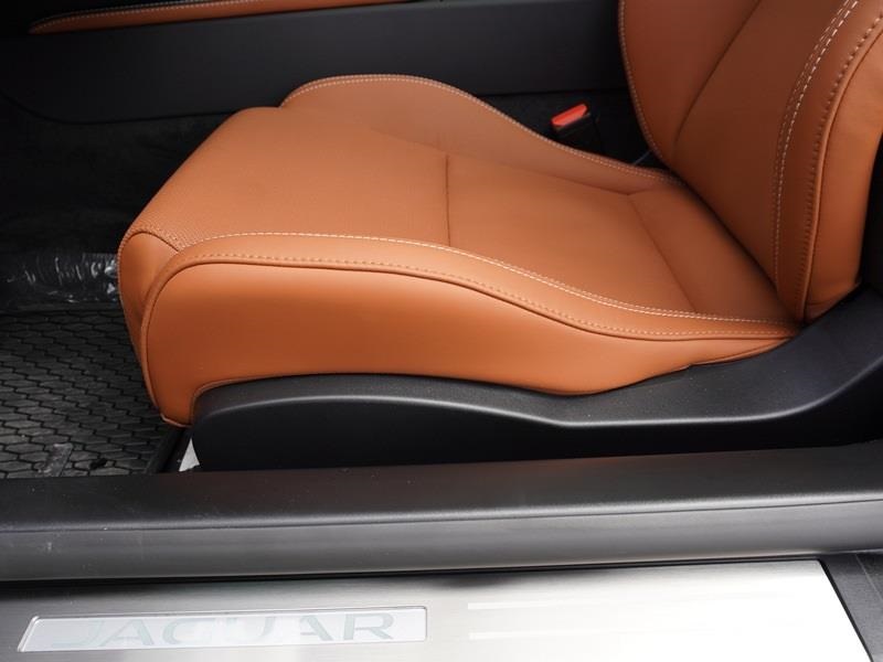 2024 Jaguar F-TYPE P450 photo 9
