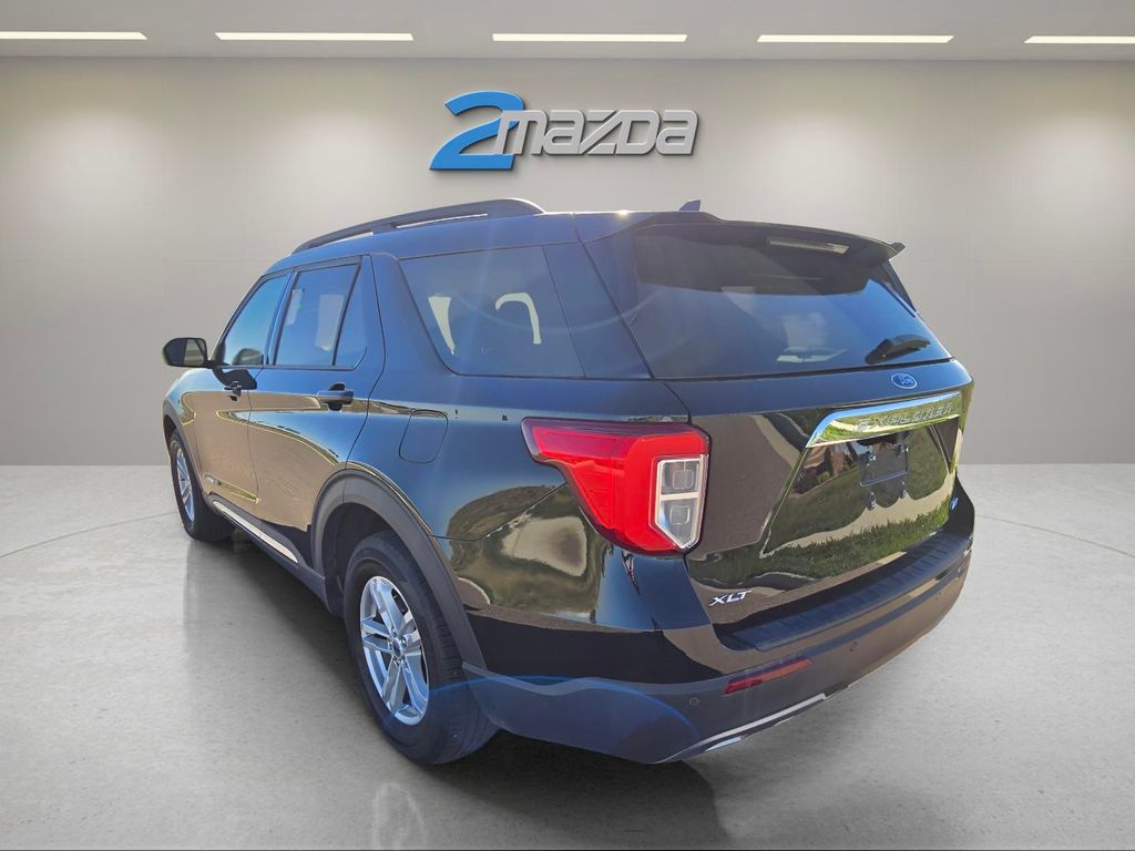2024 Ford Explorer XLT photo 2