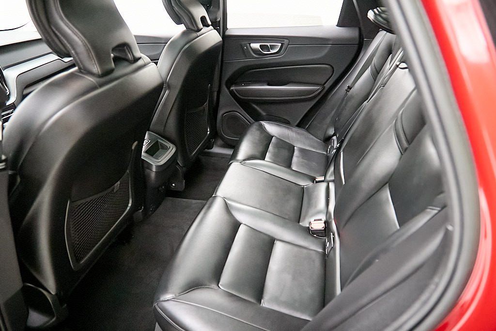 2023 VOLVO XC60 - Image 19