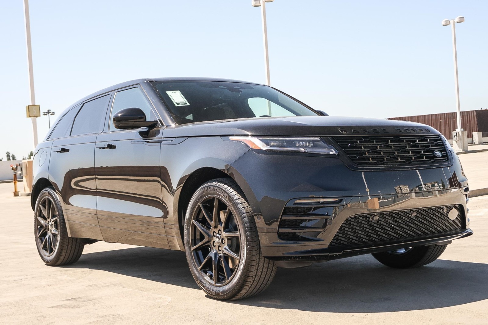 2026 Land Rover Range Rover Velar SE photo 3