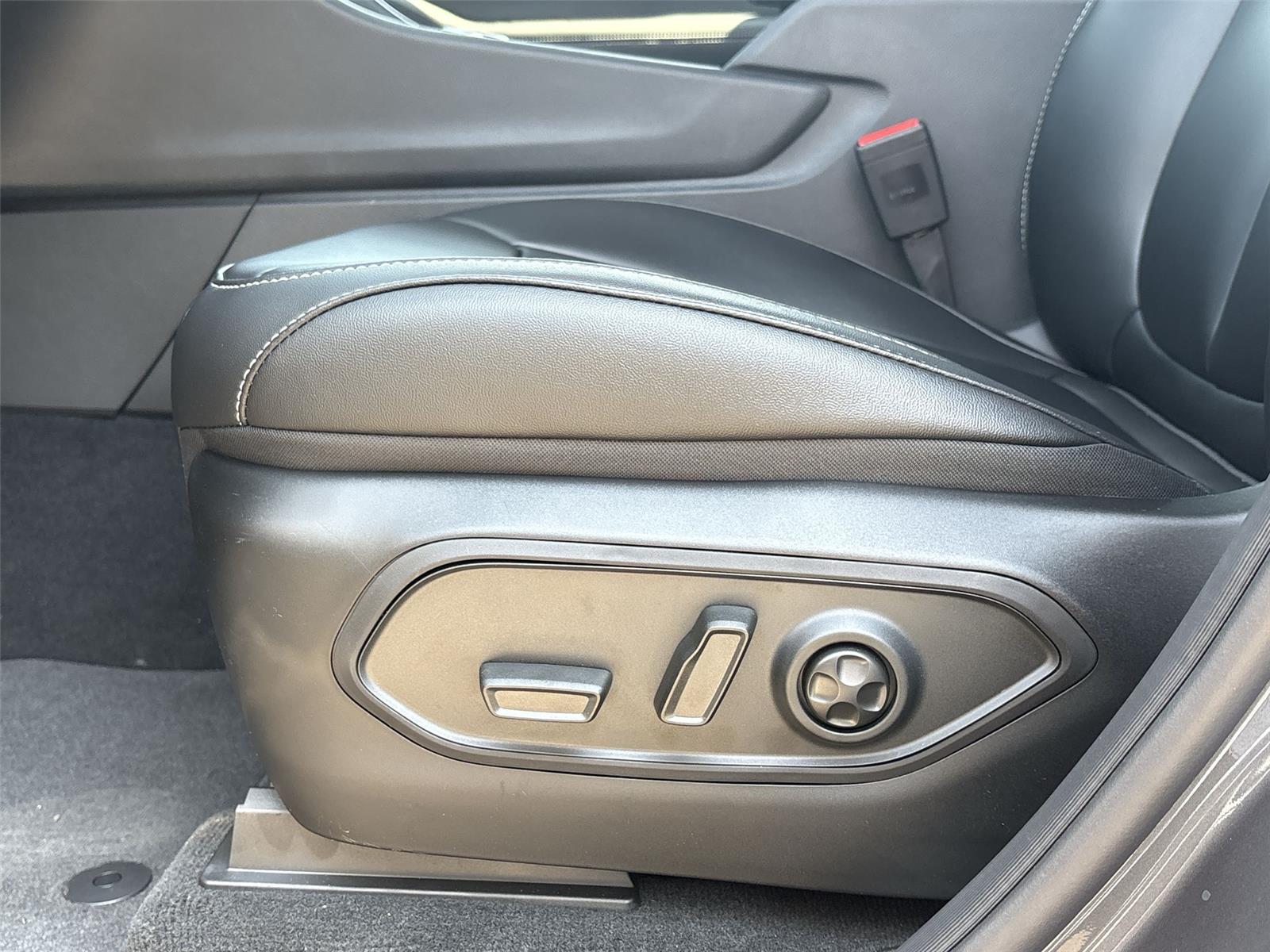 2025 Jeep Grand Cherokee Limited photo 13