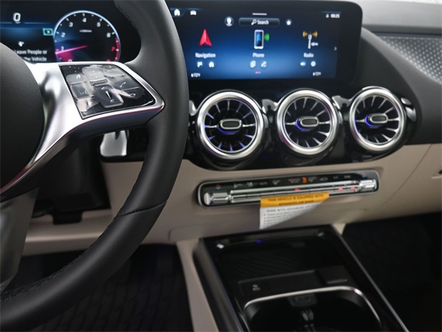 2025 Mercedes Benz GLA 250 photo 2