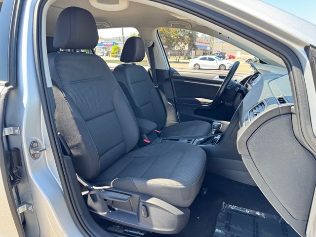 2019 Volkswagen e-Golf SE photo 19