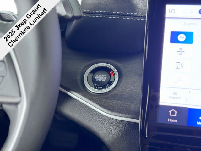 2025 Jeep Grand Cherokee Limited photo 28