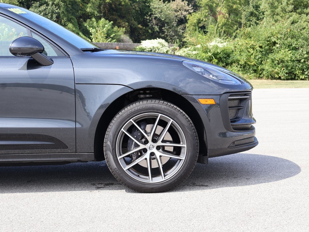 2025 Porsche Macan T photo 9