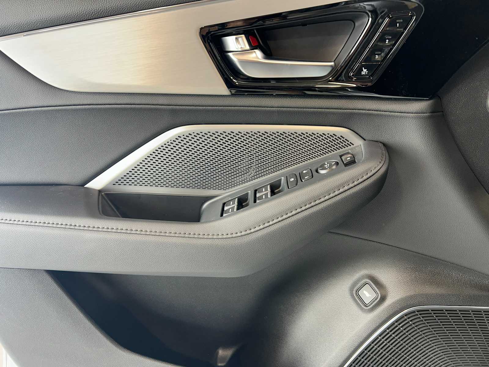 2026 Acura MDX SH-AWD photo 23