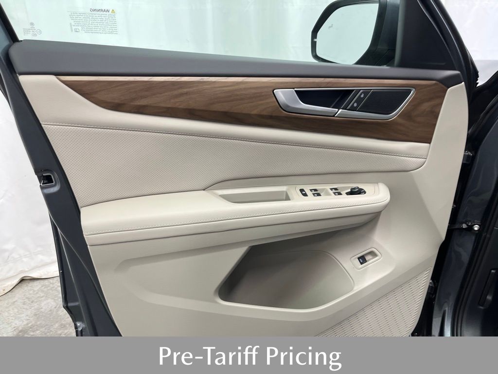 2025 Volkswagen Atlas SE Technology photo 9