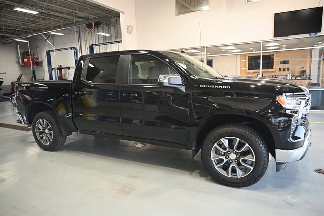 2026 Chevrolet Silverado 1500 LT photo 3
