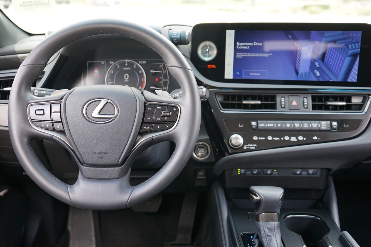 2025 Lexus ES 350 photo 26