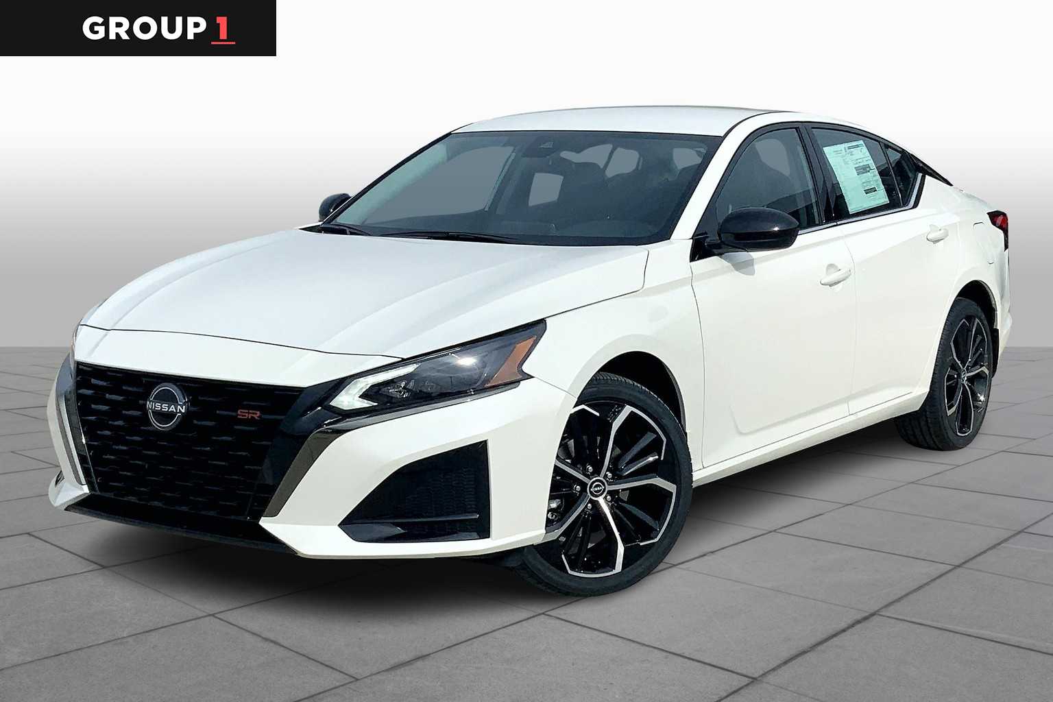 2025 Nissan Altima SR's photo