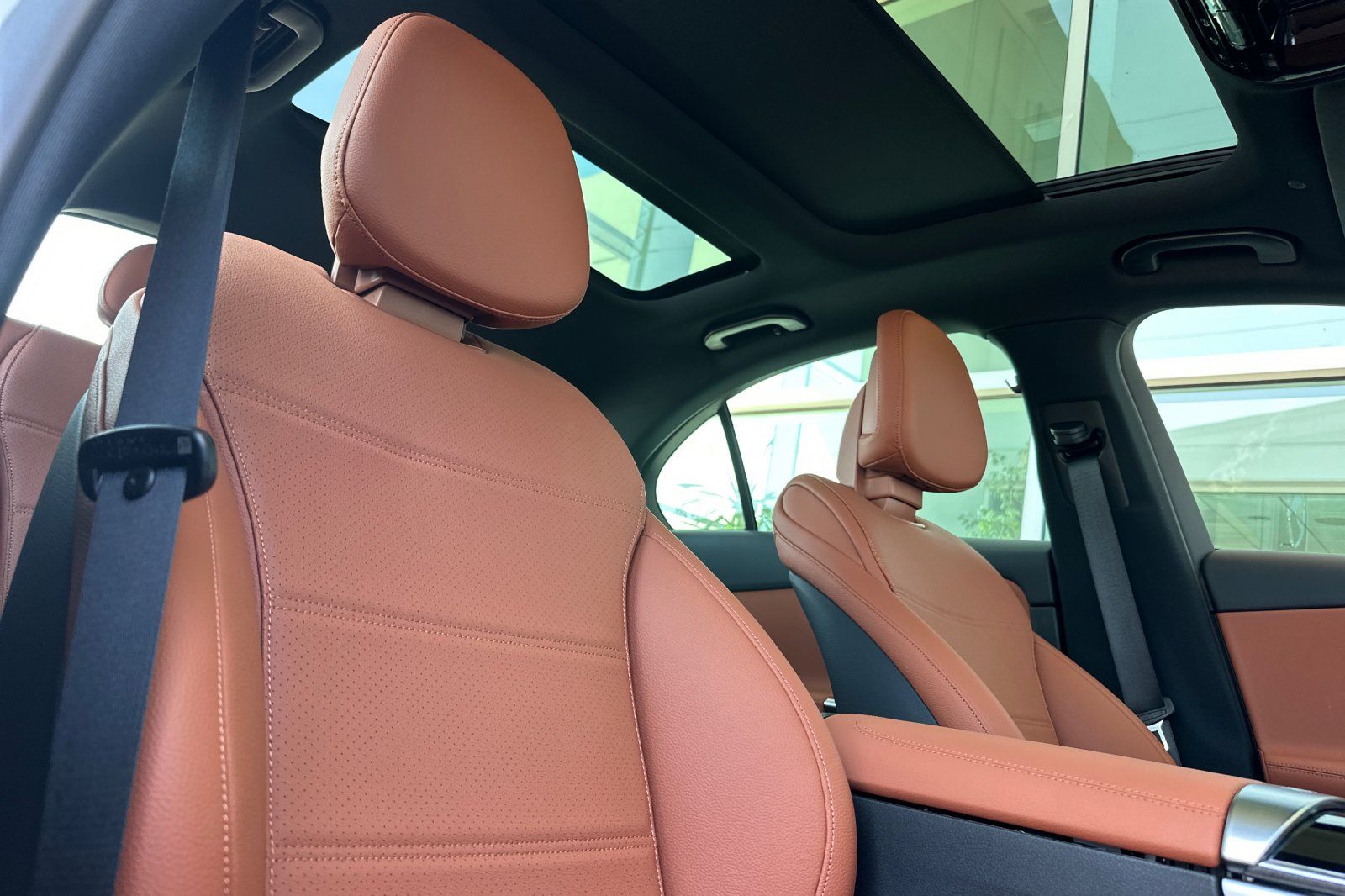 2025 Mercedes Benz C 300 photo 3