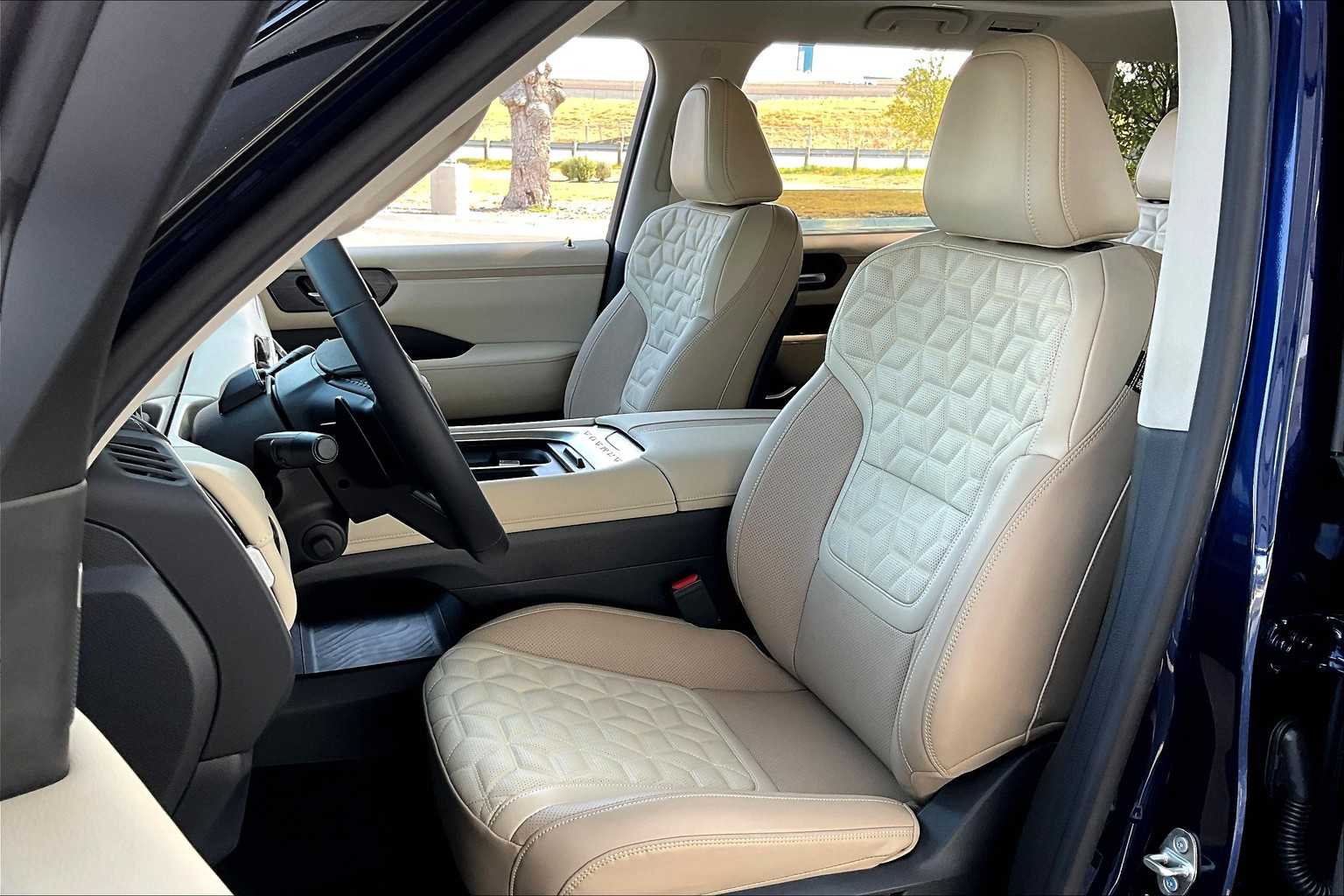 2026 Nissan Armada Platinum photo 8