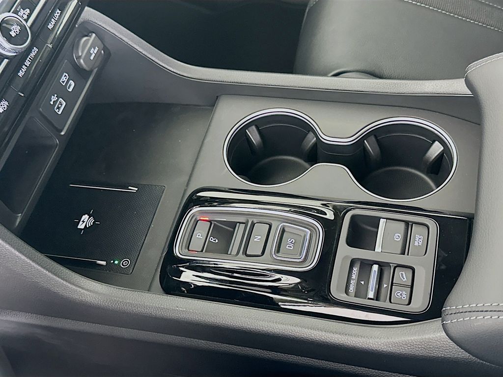 2025 Honda Pilot Touring photo 14