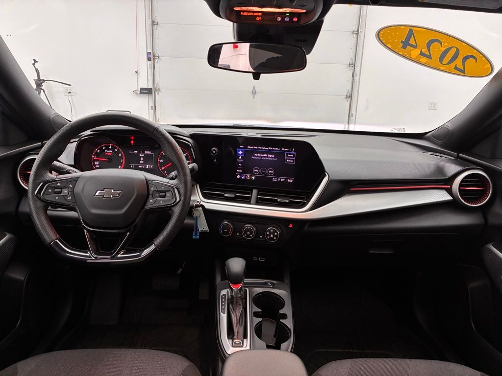 2024 Chevrolet Trax photo 2