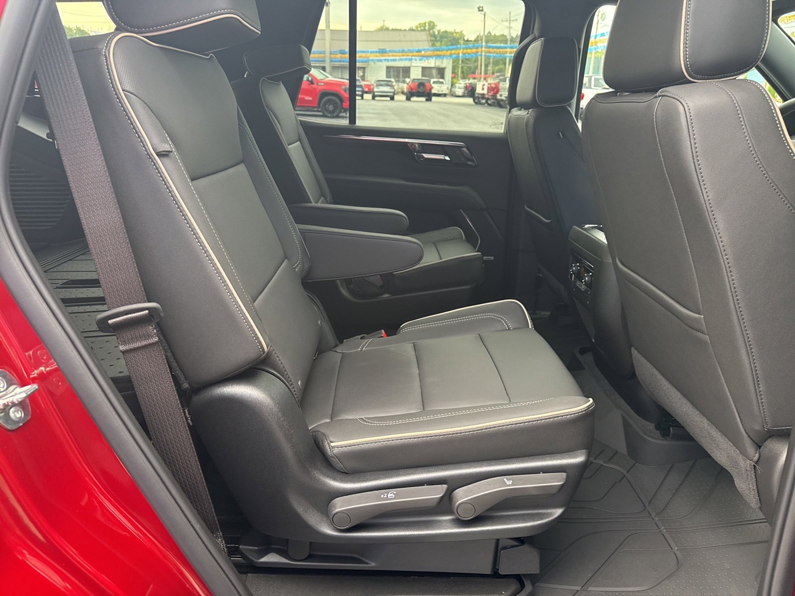 2025 Chevrolet Tahoe Premier photo 27