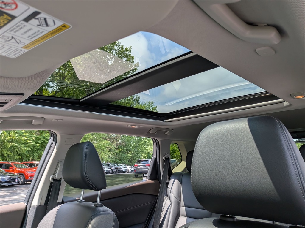 2023 Nissan Rogue SL photo 18