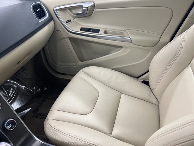 2013 Volvo S60 T5 Premier photo 19