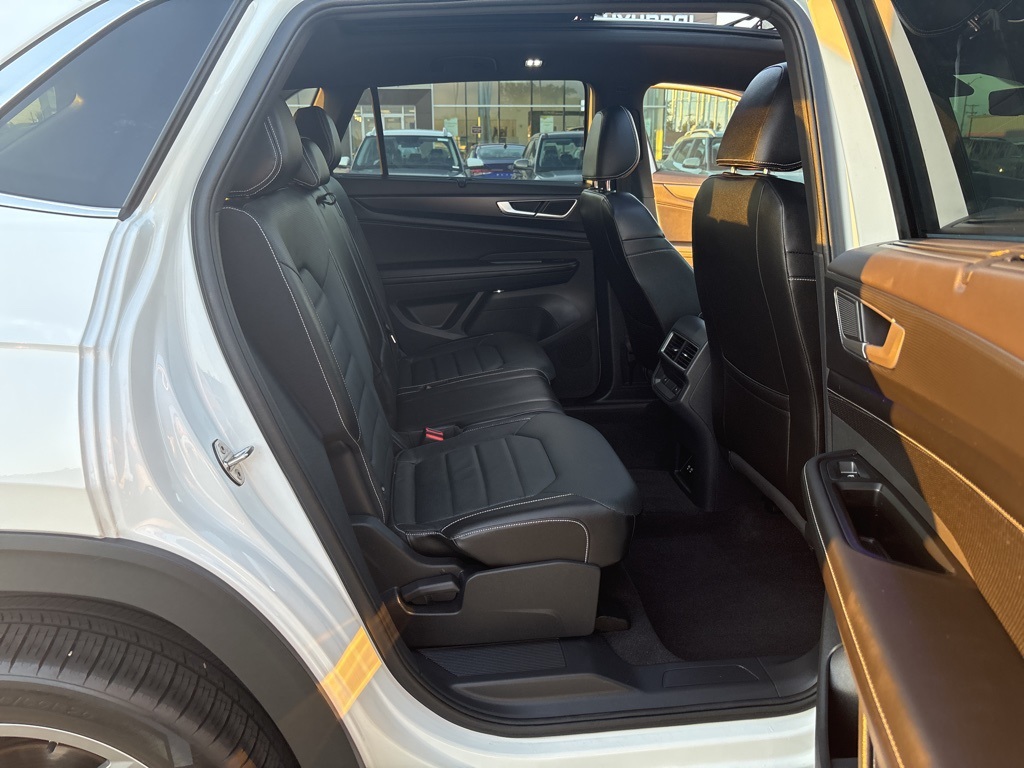2024 Volkswagen Atlas Cross Sport SEL R-Line photo 32