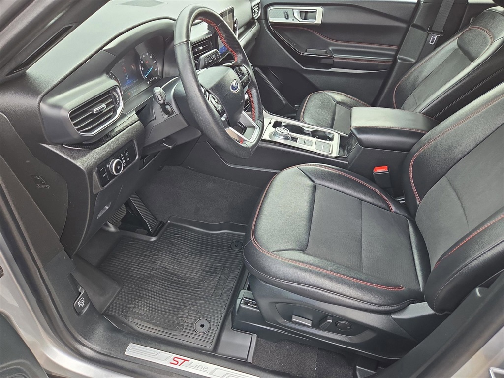 2024 Ford Explorer ST-Line photo 26