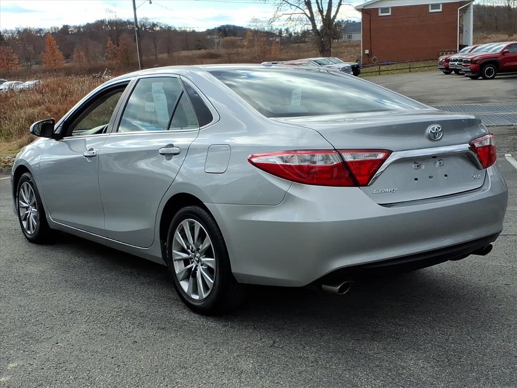 2016 Toyota Camry XLE photo 4