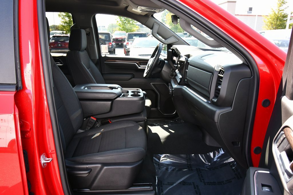 2025 Chevrolet Silverado 1500 LT photo 14