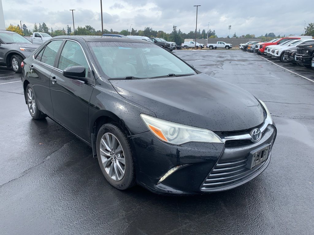 2015 Toyota Camry XLE photo 3